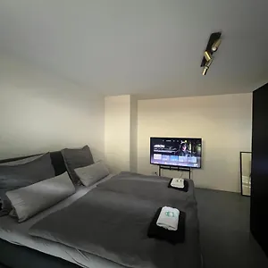 One Business 1 Apartment